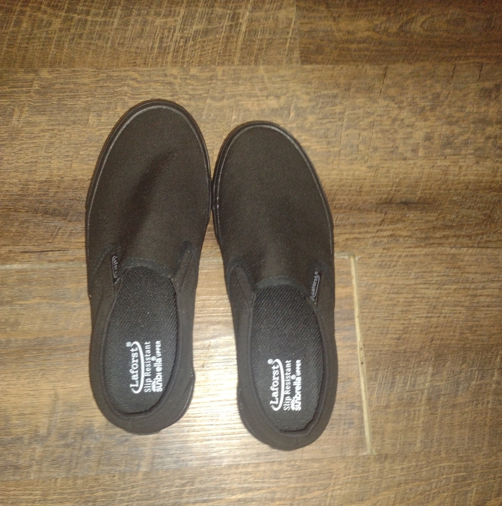 Nonskid women's work shoes